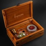 علبة خشبية بالزعفران والهيل